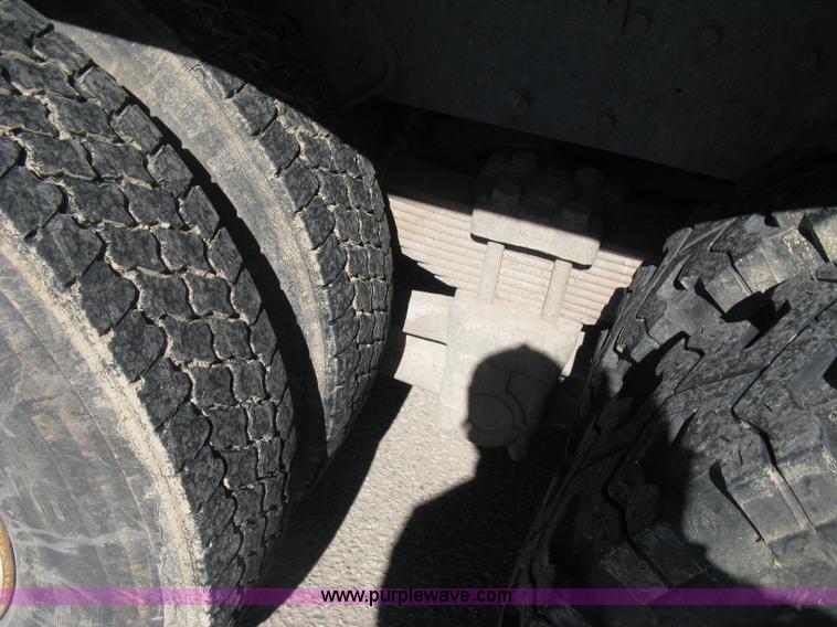 image for item I5699 1984 International S1900 dump truck