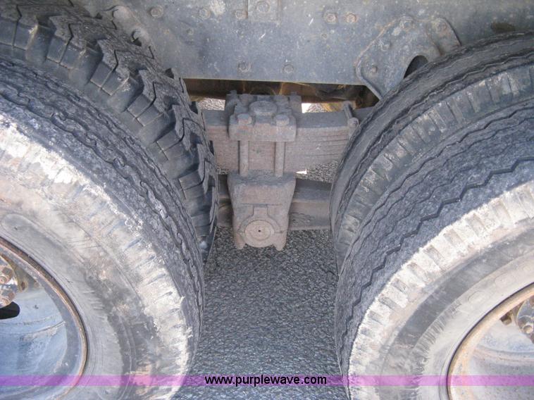 image for item I5699 1984 International S1900 dump truck