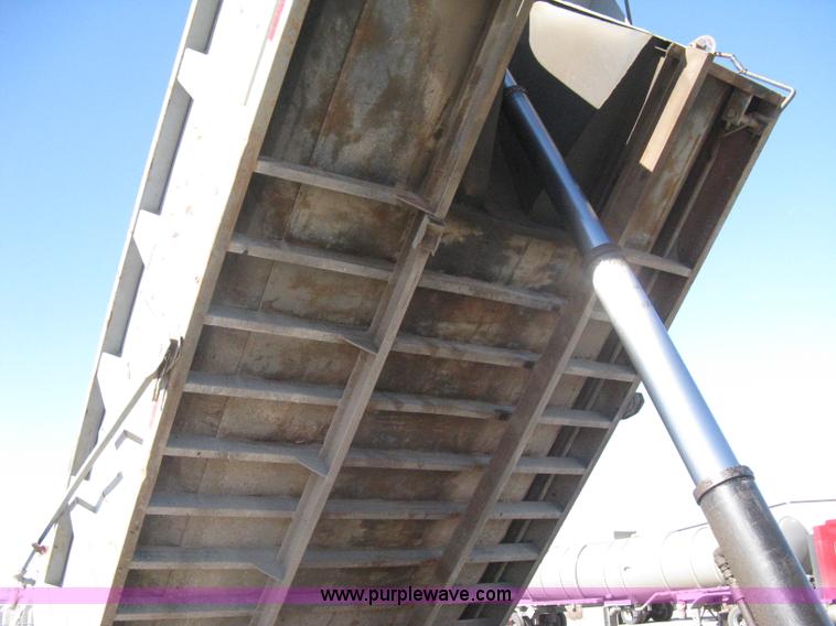 image for item I5699 1984 International S1900 dump truck