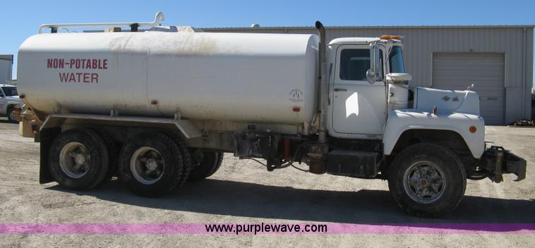 image for item I5704 1973 Mack PM685S tanker water truck