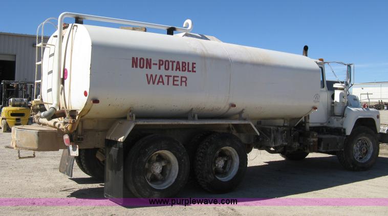 image for item I5704 1973 Mack PM685S tanker water truck