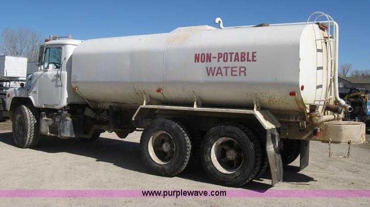 image for item I5704 1973 Mack PM685S tanker water truck