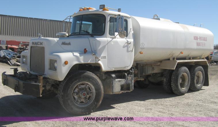 image for item I5704 1973 Mack PM685S tanker water truck