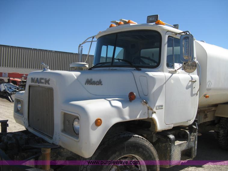 image for item I5704 1973 Mack PM685S tanker water truck