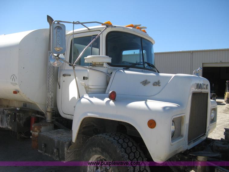 image for item I5704 1973 Mack PM685S tanker water truck