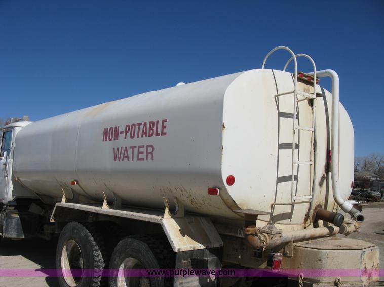 image for item I5704 1973 Mack PM685S tanker water truck