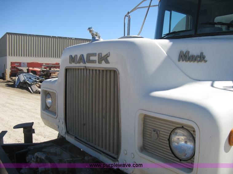 image for item I5704 1973 Mack PM685S tanker water truck