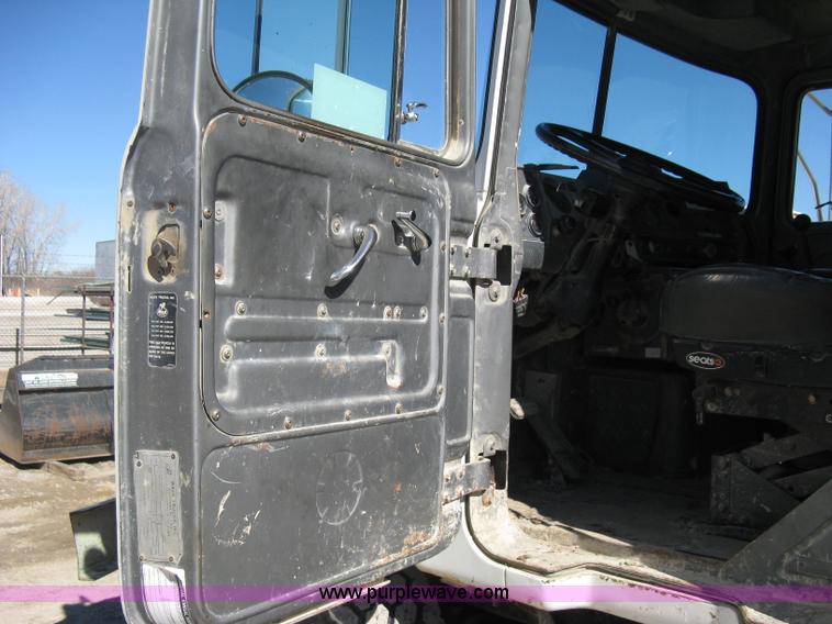 image for item I5704 1973 Mack PM685S tanker water truck