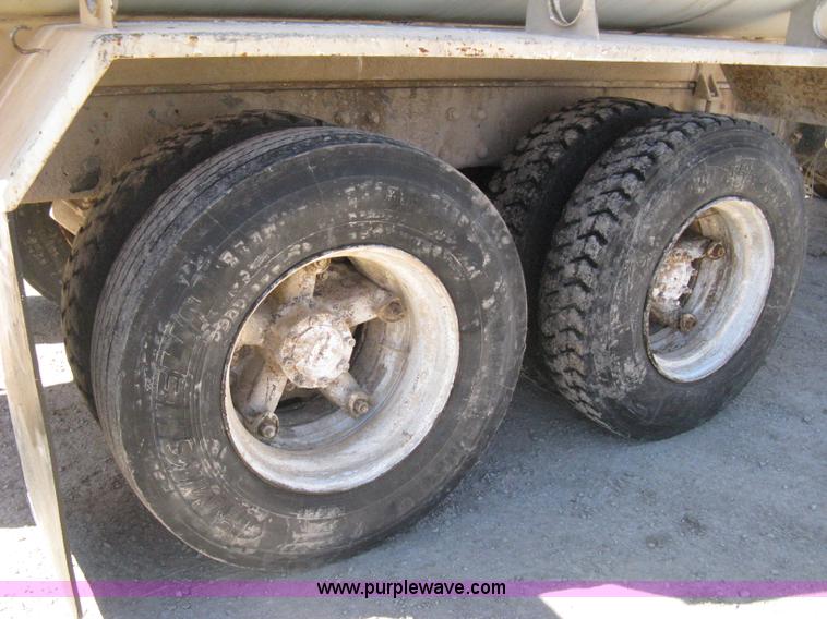 image for item I5704 1973 Mack PM685S tanker water truck