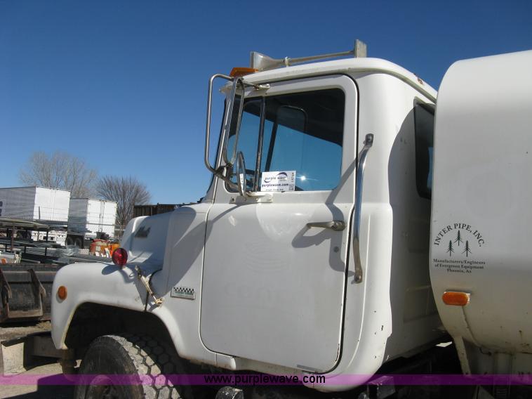 image for item I5704 1973 Mack PM685S tanker water truck