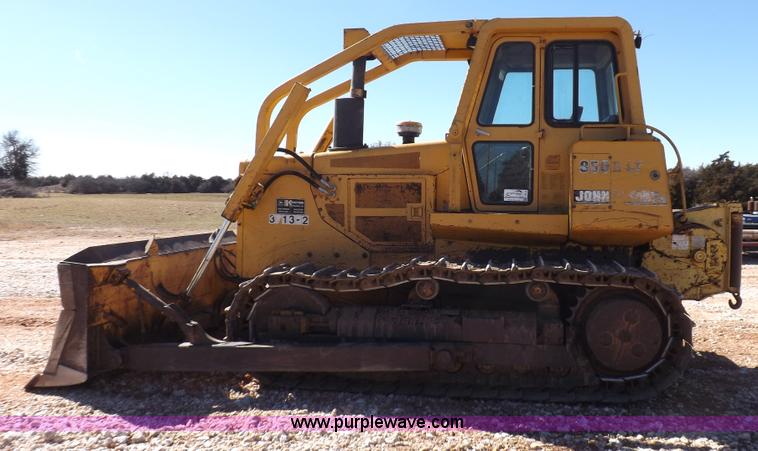 image for item I9128 1995 John Deere 850BLT dozer