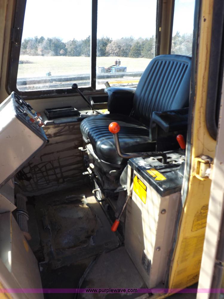 image for item I9128 1995 John Deere 850BLT dozer