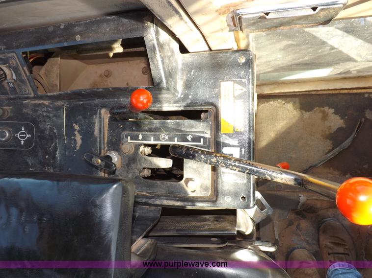 image for item I9128 1995 John Deere 850BLT dozer