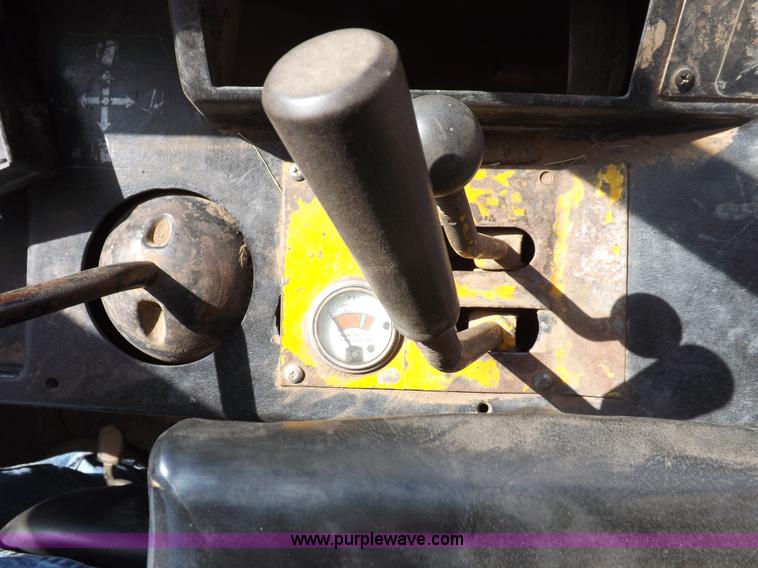 image for item I9128 1995 John Deere 850BLT dozer