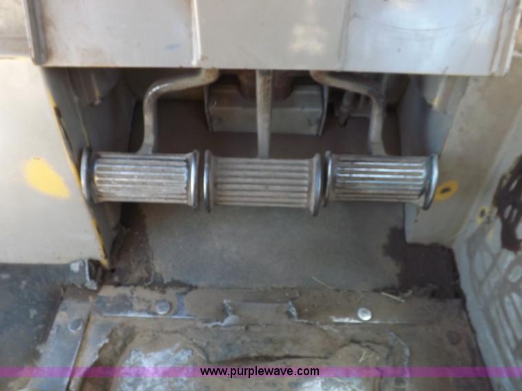 image for item I9128 1995 John Deere 850BLT dozer