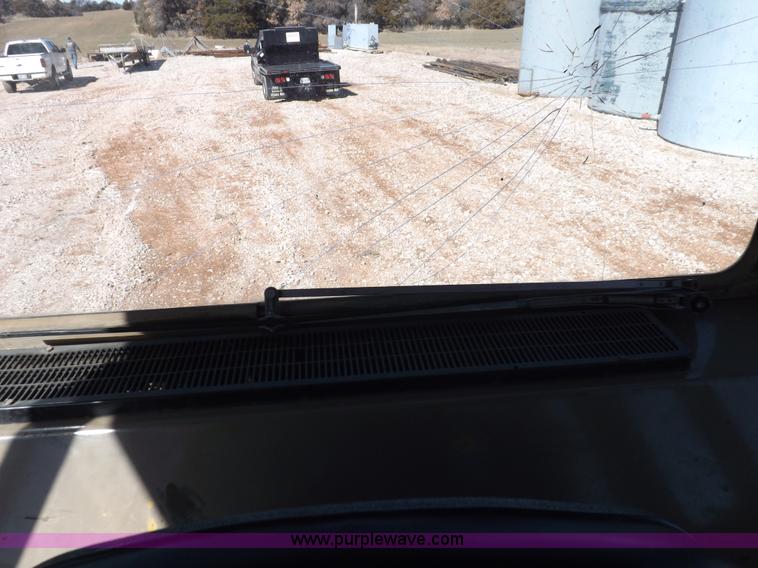 image for item I9128 1995 John Deere 850BLT dozer