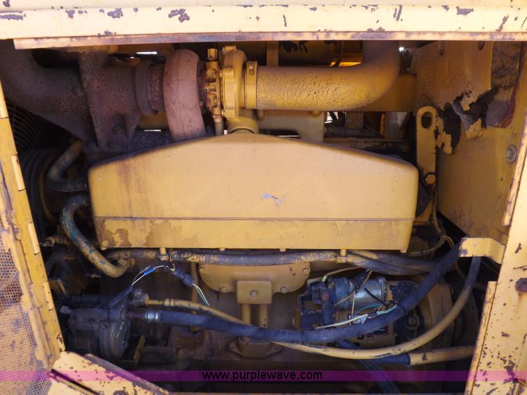 image for item I9128 1995 John Deere 850BLT dozer