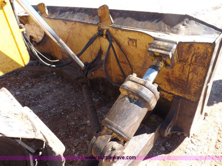 image for item I9128 1995 John Deere 850BLT dozer