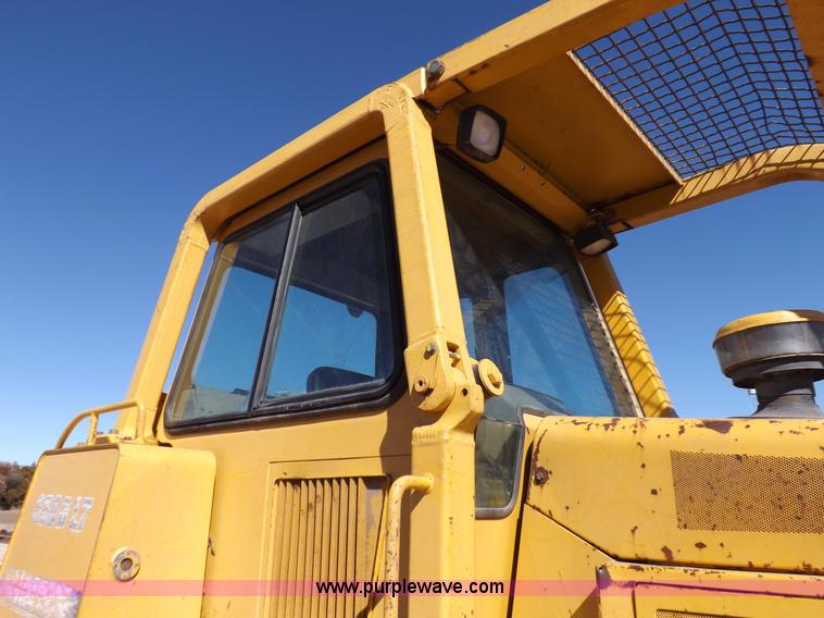 image for item I9128 1995 John Deere 850BLT dozer