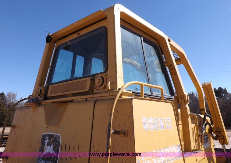 image for item I9128 1995 John Deere 850BLT dozer