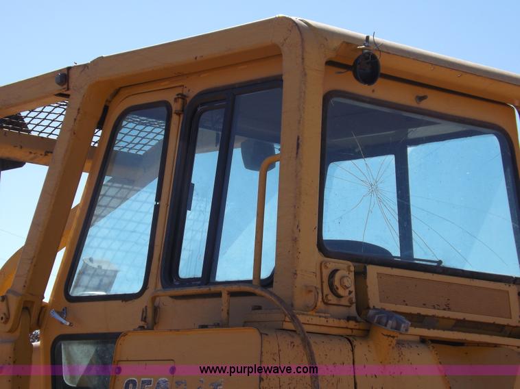 image for item I9128 1995 John Deere 850BLT dozer