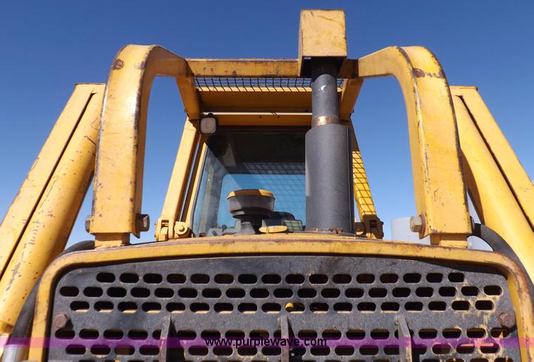 image for item I9128 1995 John Deere 850BLT dozer