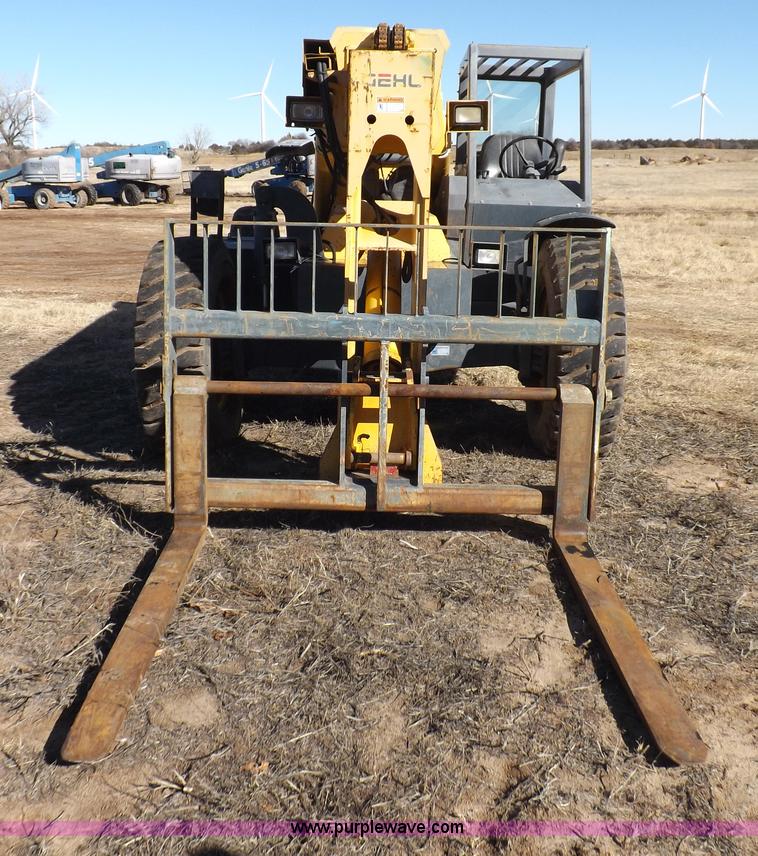 image for item I9129 2004 Gehl RS-8 telehandler