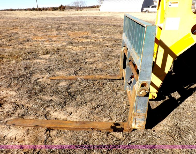 image for item I9129 2004 Gehl RS-8 telehandler