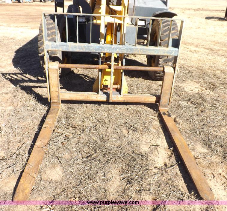 image for item I9129 2004 Gehl RS-8 telehandler