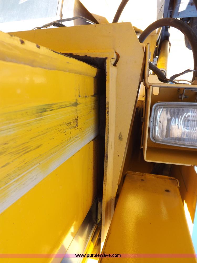 image for item I9129 2004 Gehl RS-8 telehandler