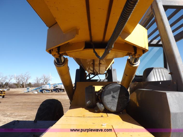 image for item I9129 2004 Gehl RS-8 telehandler