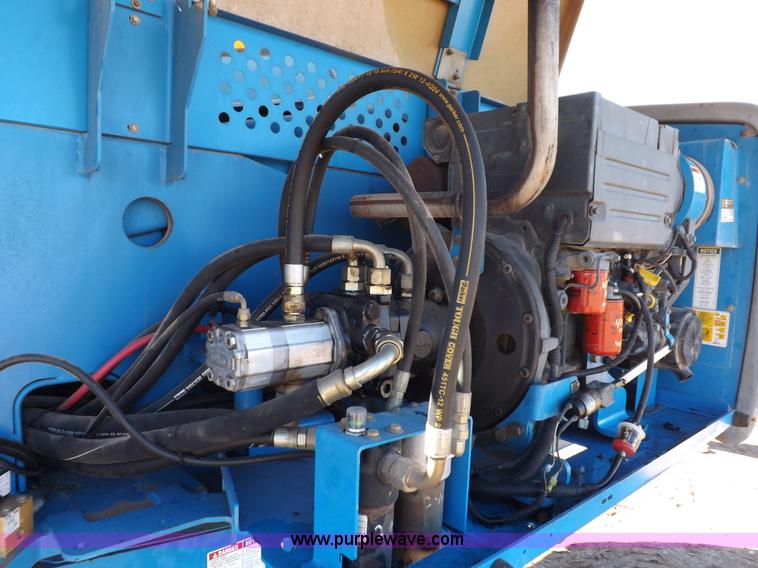 image for item I9130 2005 Genie S-60 boom lift