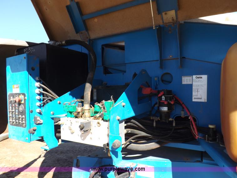 image for item I9130 2005 Genie S-60 boom lift