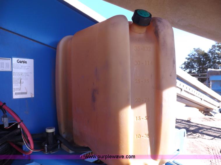 image for item I9130 2005 Genie S-60 boom lift