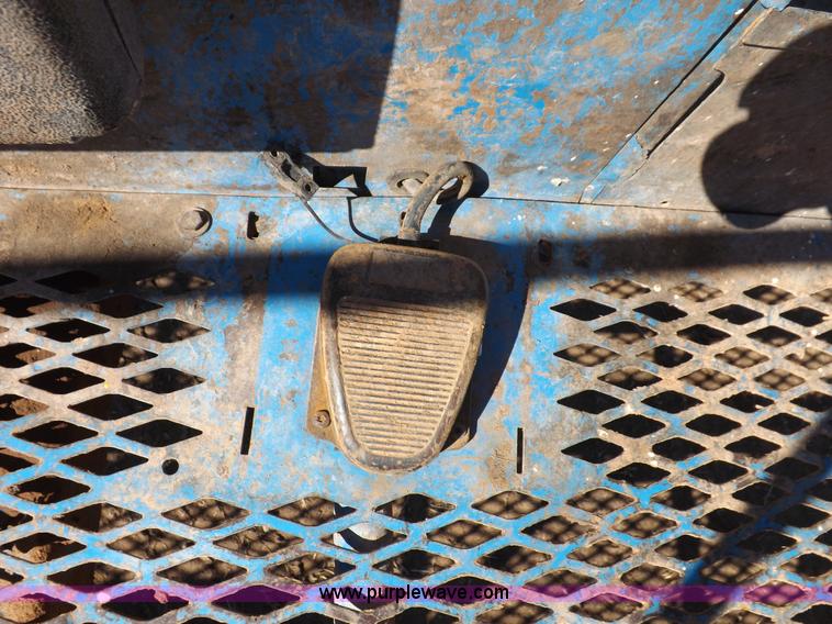 image for item I9130 2005 Genie S-60 boom lift