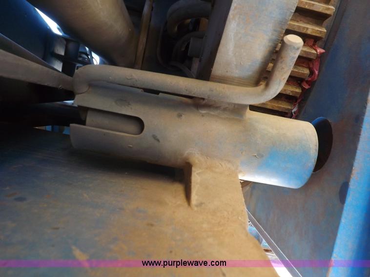 image for item I9130 2005 Genie S-60 boom lift