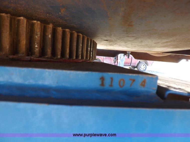 image for item I9130 2005 Genie S-60 boom lift