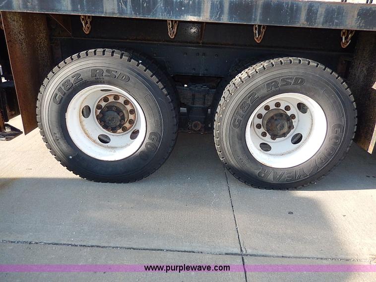 image for item I9408 2001 Sterling L9500 National 1100 crane truck