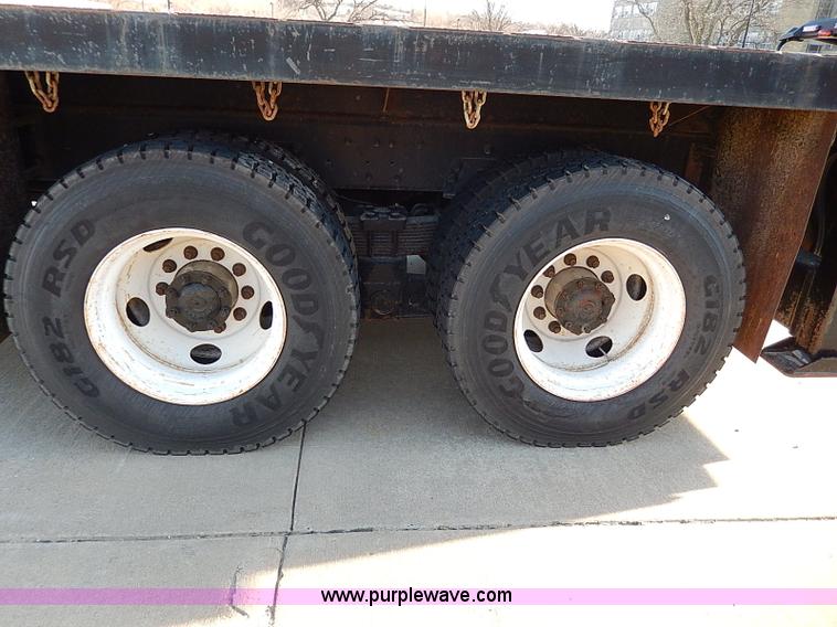 image for item I9408 2001 Sterling L9500 National 1100 crane truck