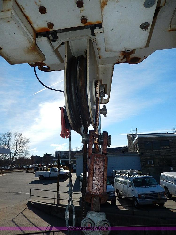 image for item I9408 2001 Sterling L9500 National 1100 crane truck