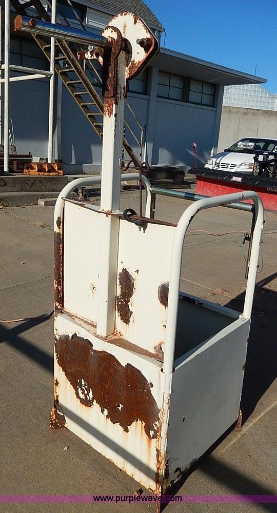 image for item I9408 2001 Sterling L9500 National 1100 crane truck