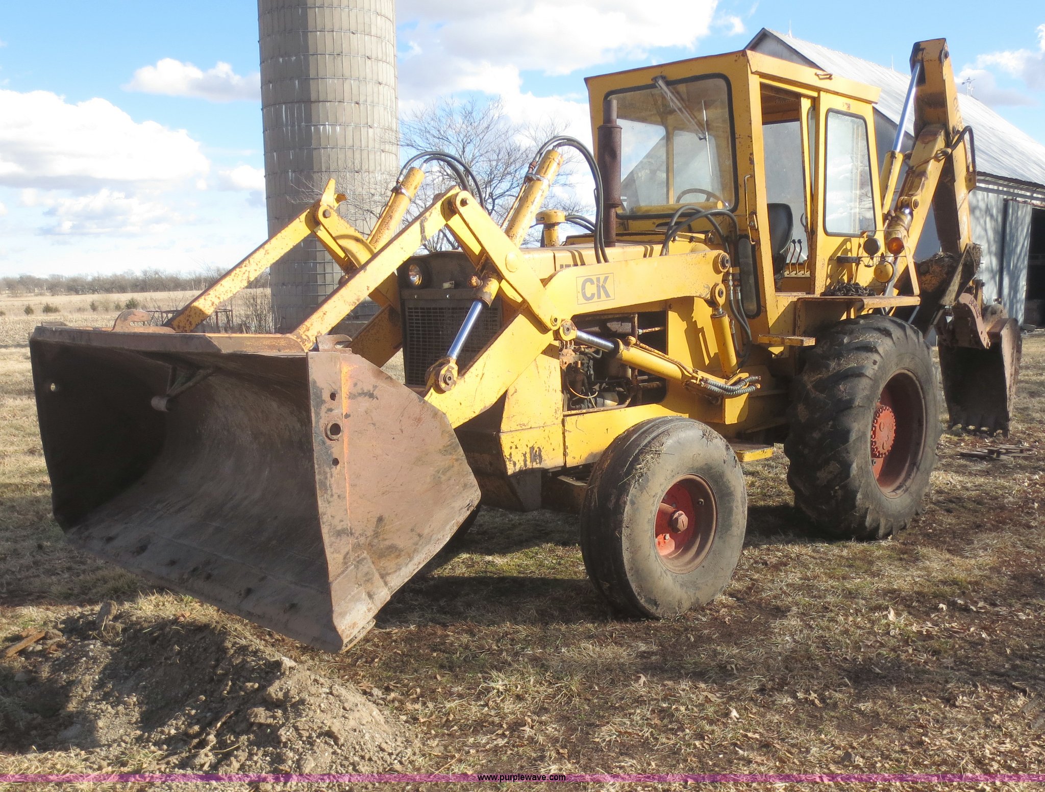 1976 Case 680CK backhoe in Chanute, KS Item F6771 sold Purple Wave