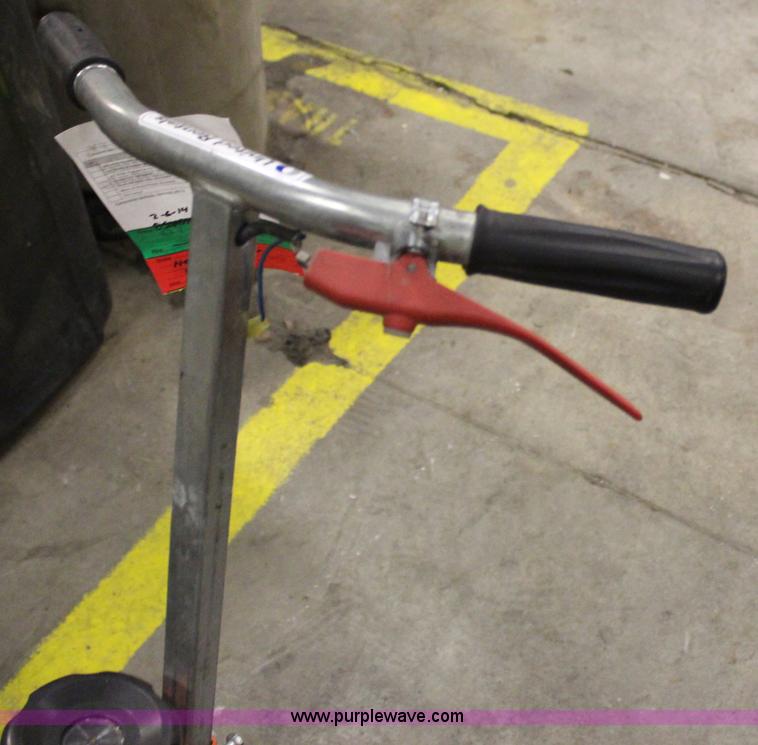 image for item AM9436 2011 Husqvarna CG200 concrete planer