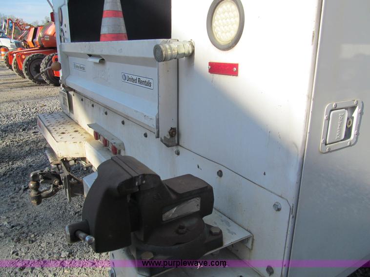 image for item G9523 2007 Ford F550 service truck