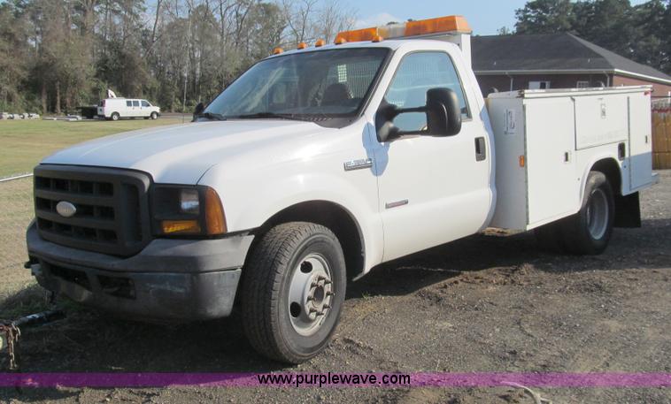 image for item G9524 2005 Ford F350 Super Duty XL utility truck