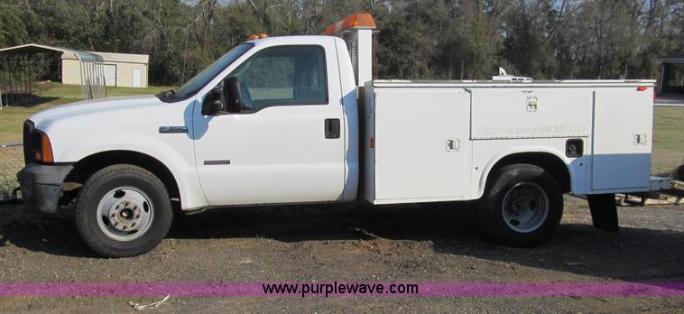 image for item G9524 2005 Ford F350 Super Duty XL utility truck