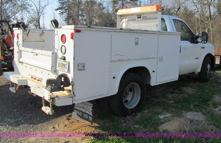 image for item G9524 2005 Ford F350 Super Duty XL utility truck