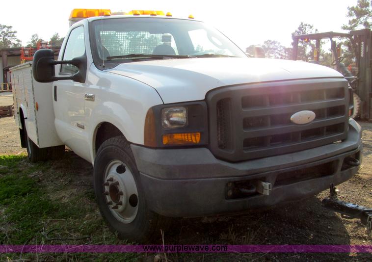 image for item G9524 2005 Ford F350 Super Duty XL utility truck