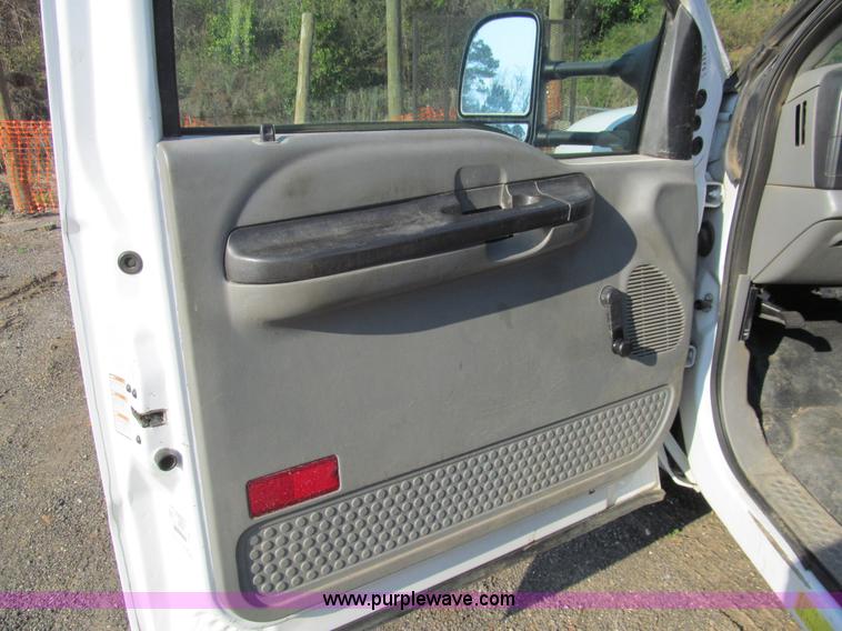 image for item G9524 2005 Ford F350 Super Duty XL utility truck