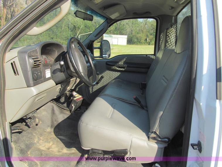 image for item G9524 2005 Ford F350 Super Duty XL utility truck